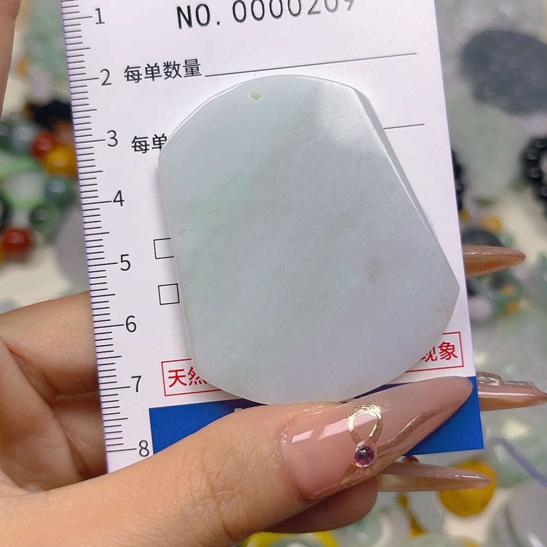 翡翠未镶嵌颈饰hhh