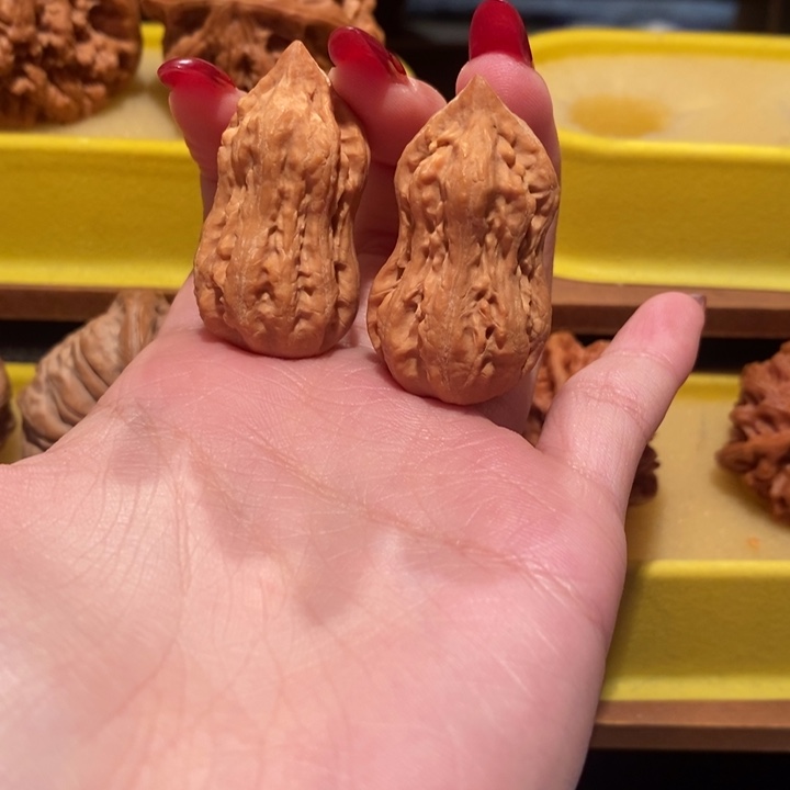 文玩核桃吊坠花生