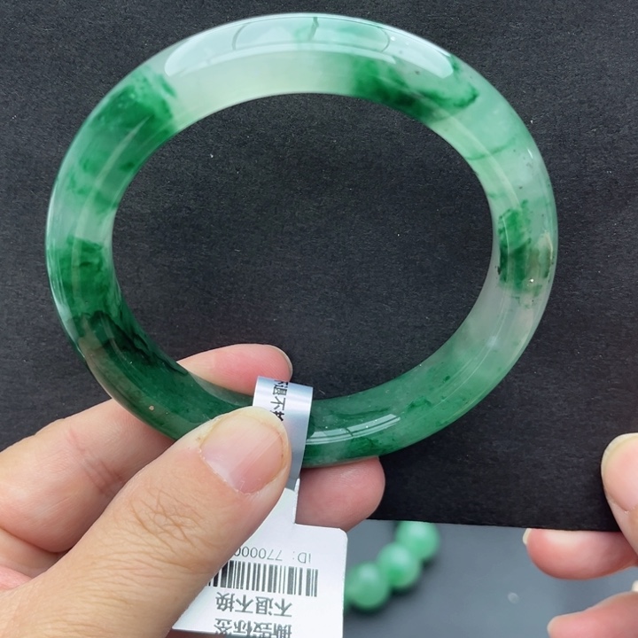 风***叶石英质玉未镶嵌手镯