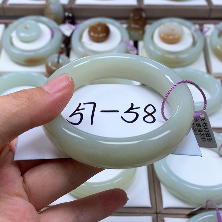 未镶嵌手镯和田玉