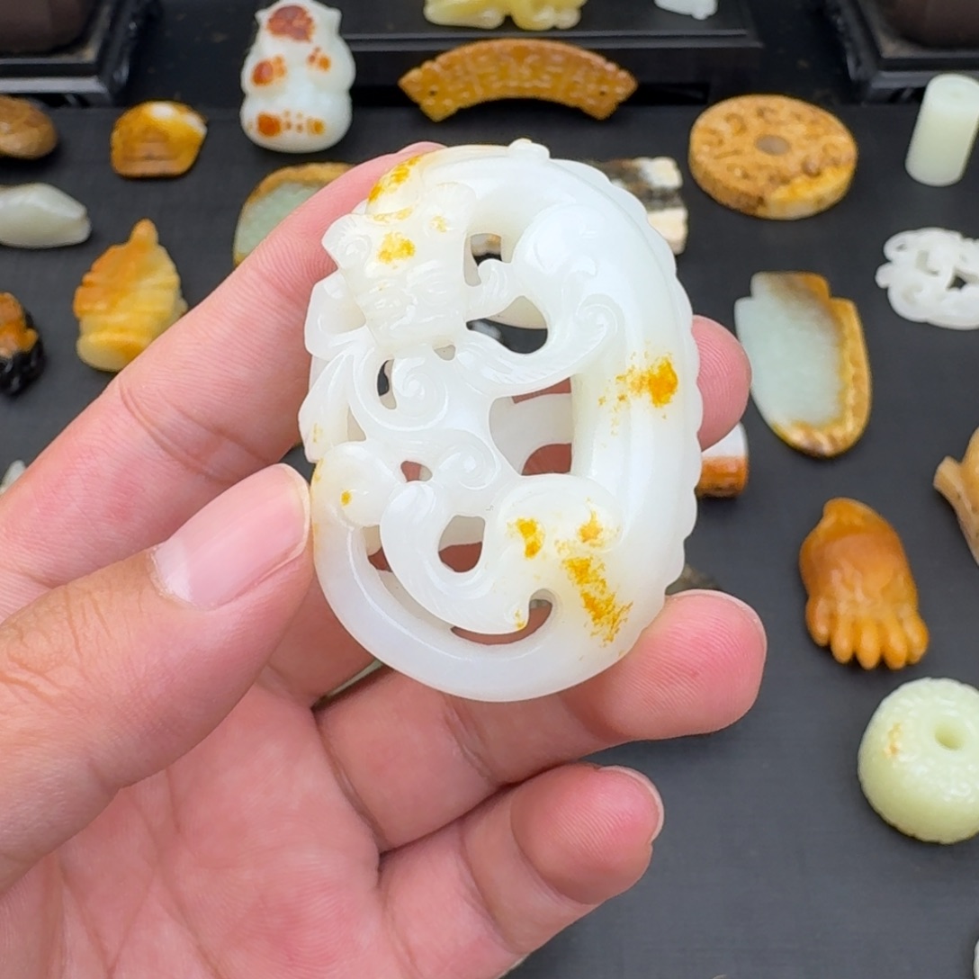 小***琪和田玉（糖玉）未镶嵌颈饰
