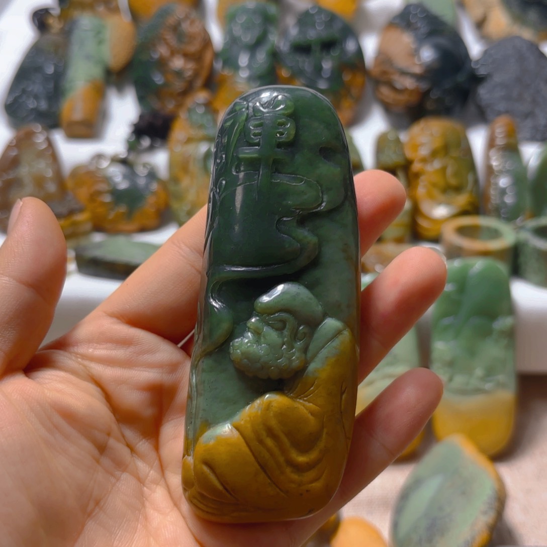 岫岩河磨玉（透闪石质玉）挂件未镶嵌