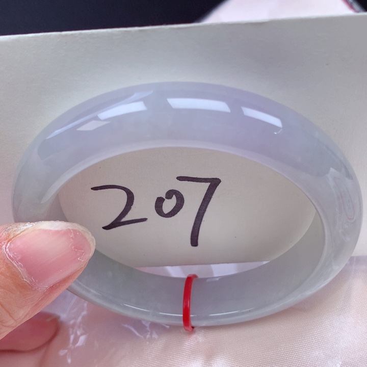 翡翠手镯未镶嵌翡翠