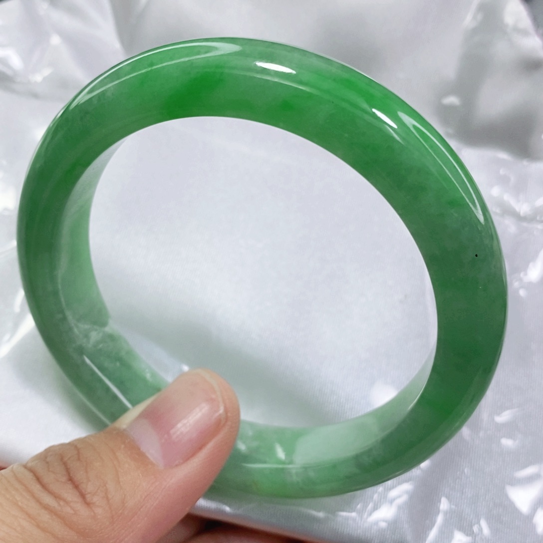 翡翠手镯未镶嵌56.8圈口