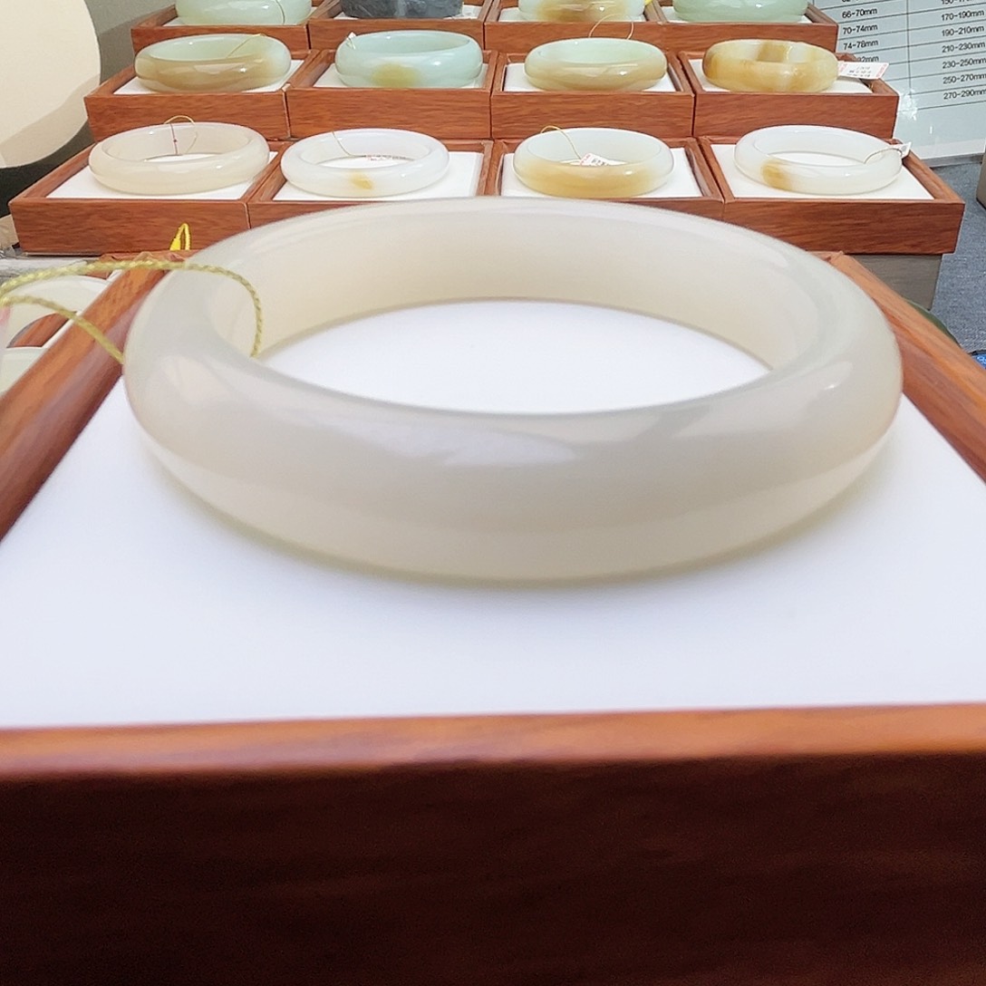 和田玉手镯未镶嵌58.6