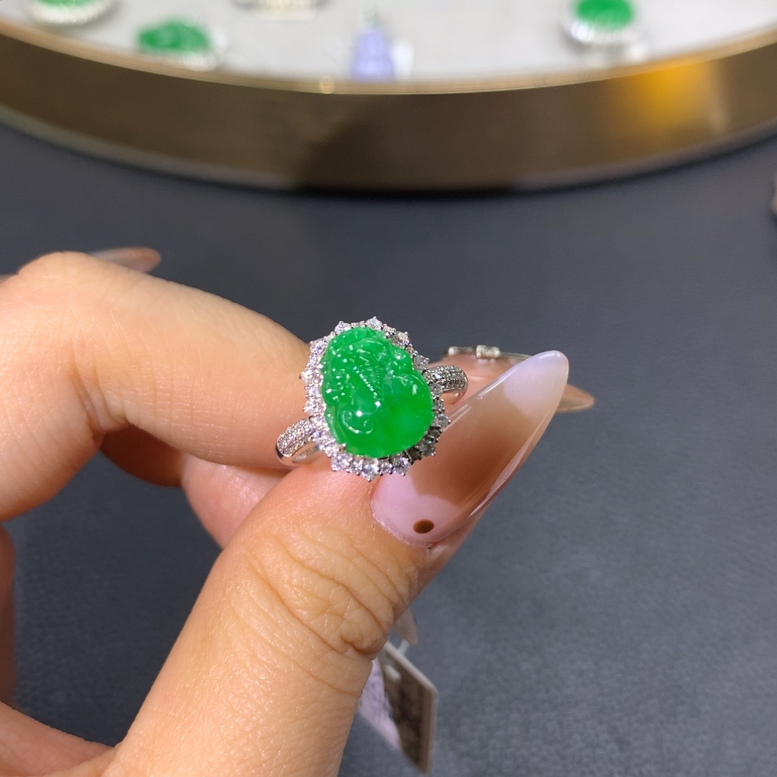 翡翠戒指18K金镶嵌翡翠