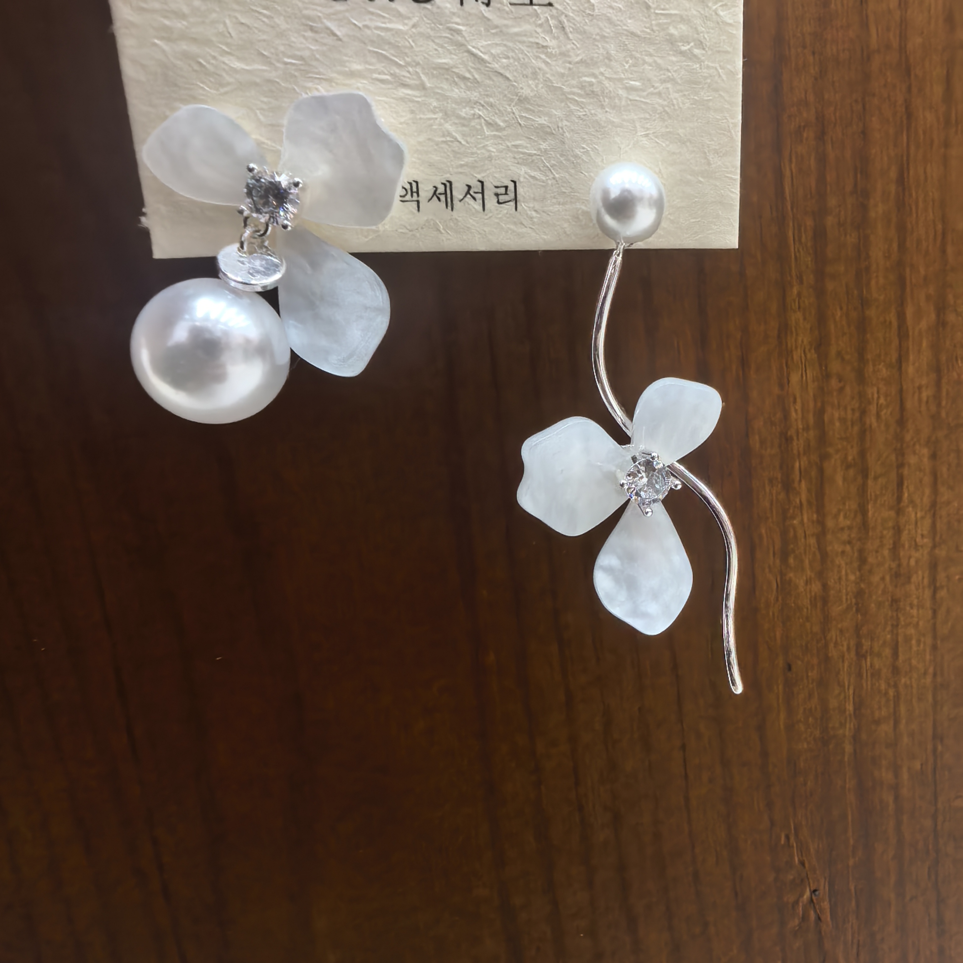 铜合金耳饰 C410白色花朵珠闪闪AB款耳钉耳饰