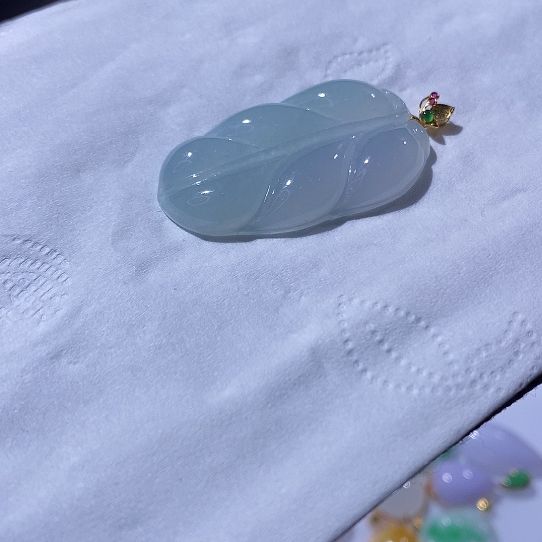 翡翠吊坠(不含链)18K金镶嵌