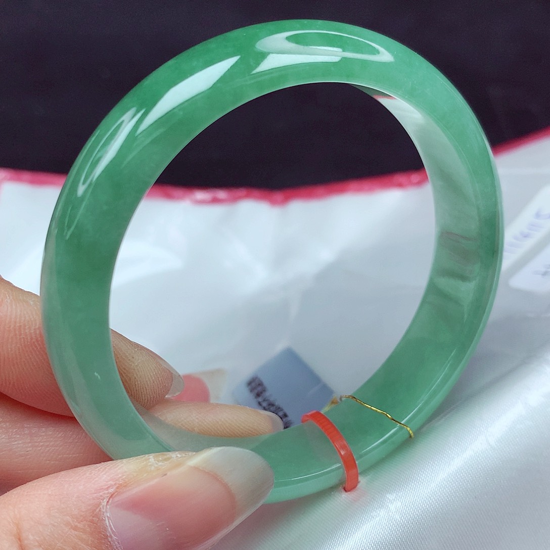 翡翠手镯未镶嵌55圈115