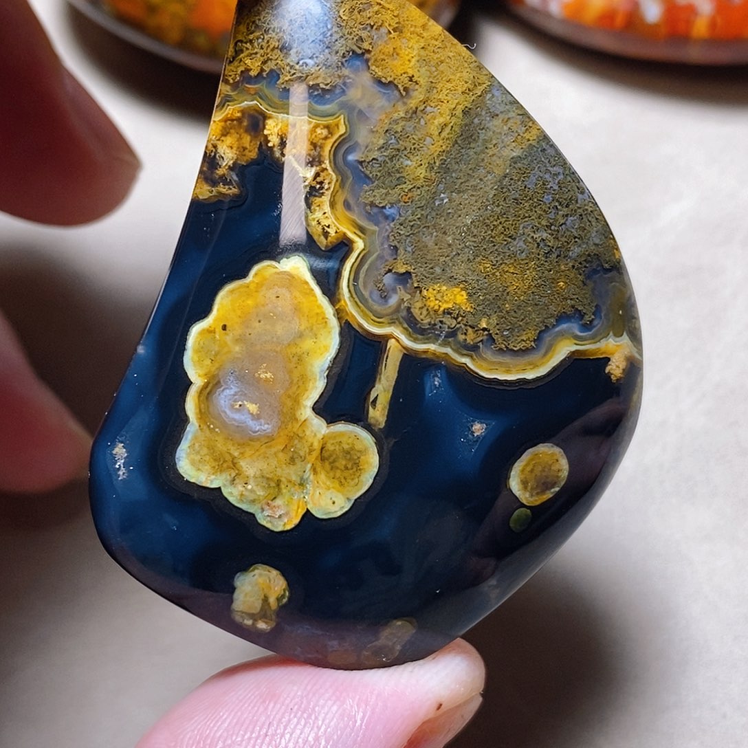 未镶嵌颈饰玛瑙/玉髓三*