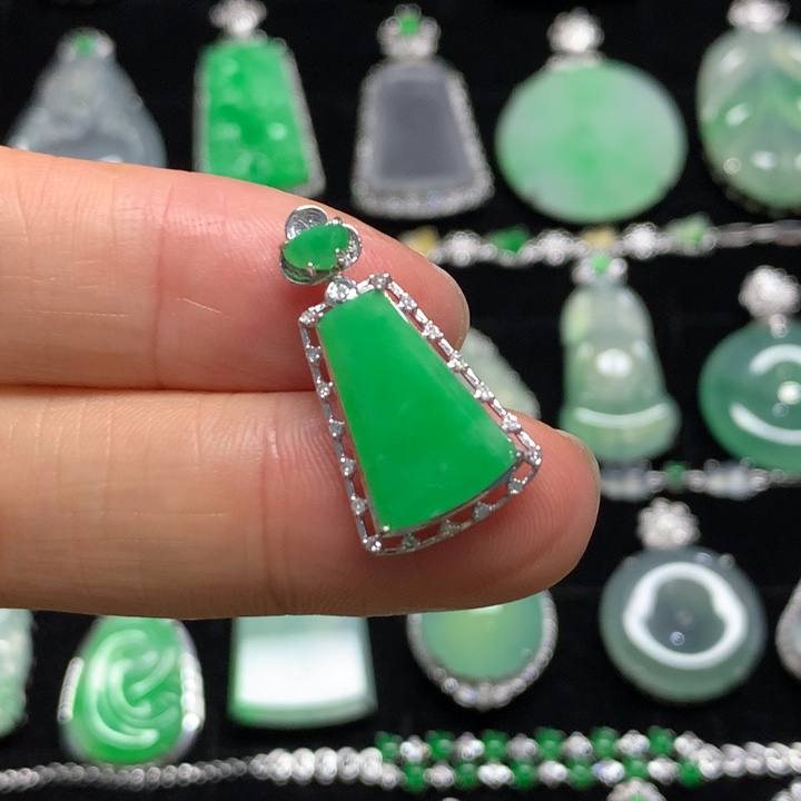 【闪购商品】翡翠18K金镶嵌颈饰吊坠