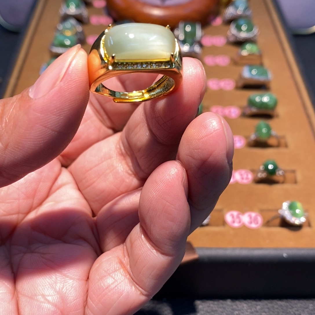 张***勇和田玉未镶嵌戒指