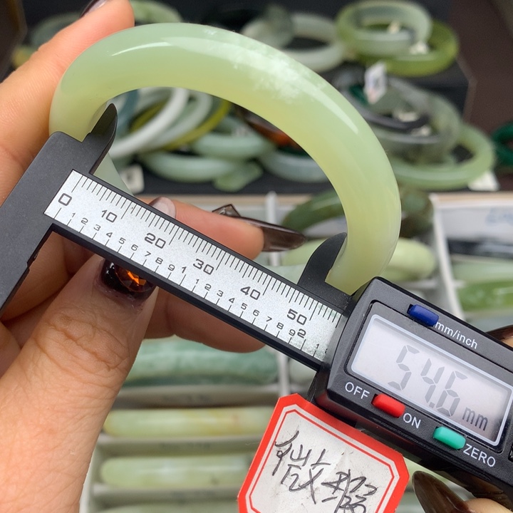 蛇纹石玉未镶嵌手镯569