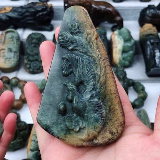 未镶嵌岫岩河磨玉（透闪石质玉）把件