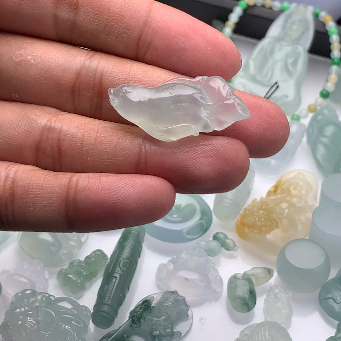 颈饰未镶嵌翡翠金鱼