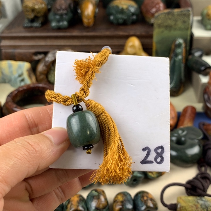 岫岩河磨玉（透闪石质玉）钥匙扣未镶嵌