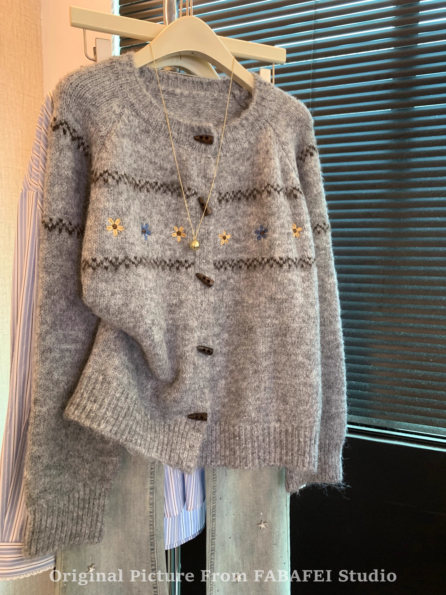 韩版提花牛角扣毛衣开衫女秋冬慵懒风软糯外套网红款针织百搭宽松