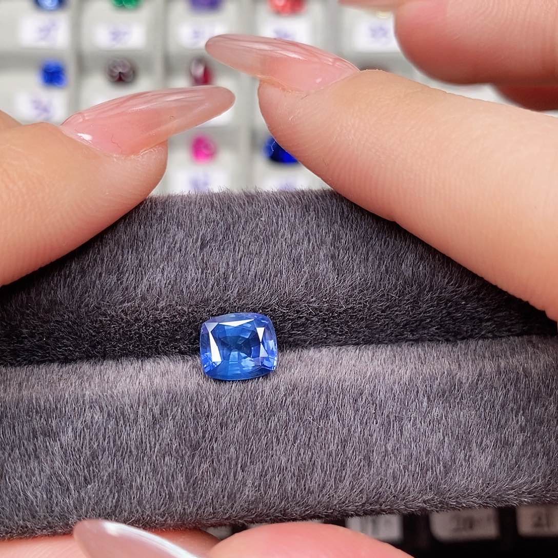 蓝宝石裸石未镶嵌矢车菊2.2ct/13号1883奶体