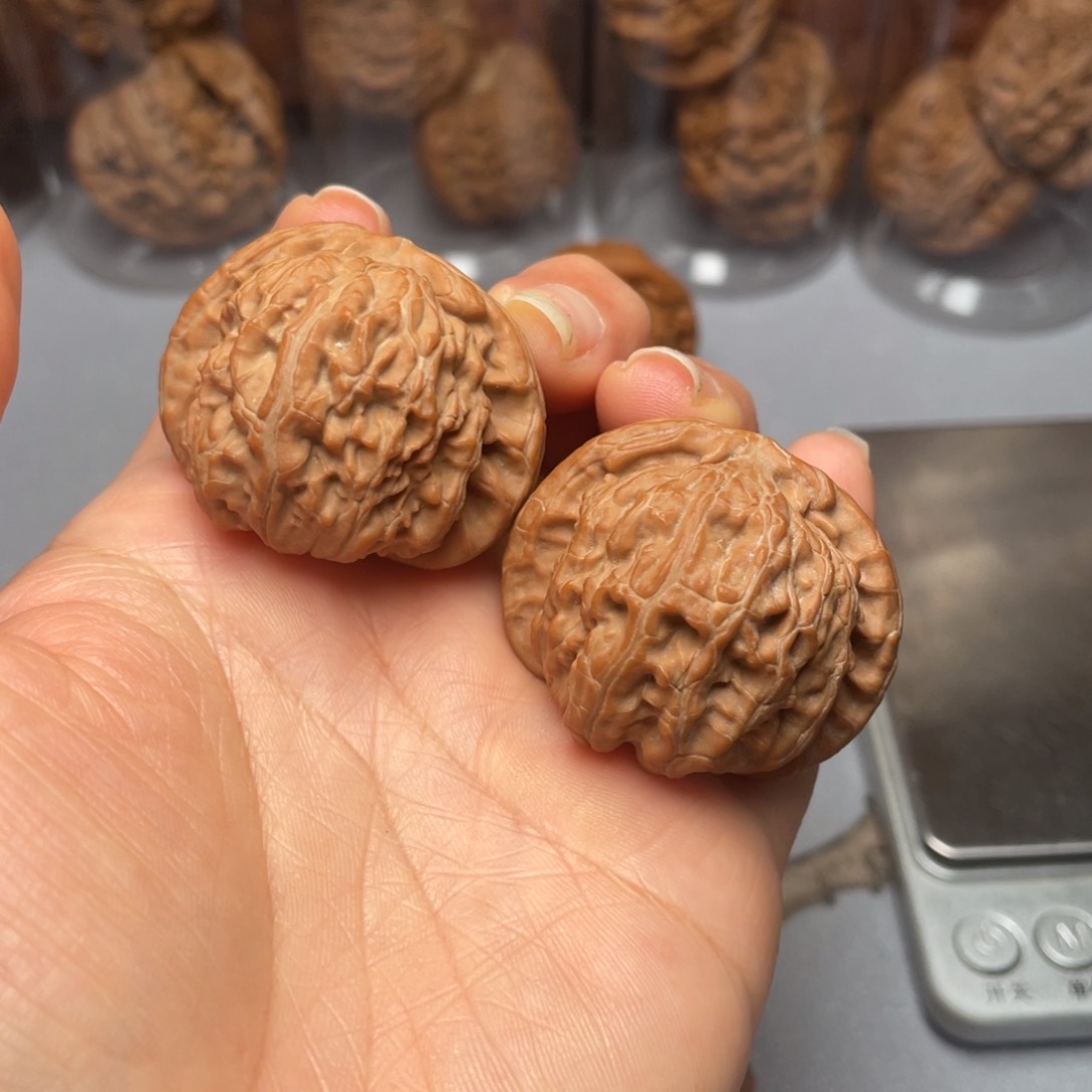 【闪购商品】文玩核桃吊坠球白………