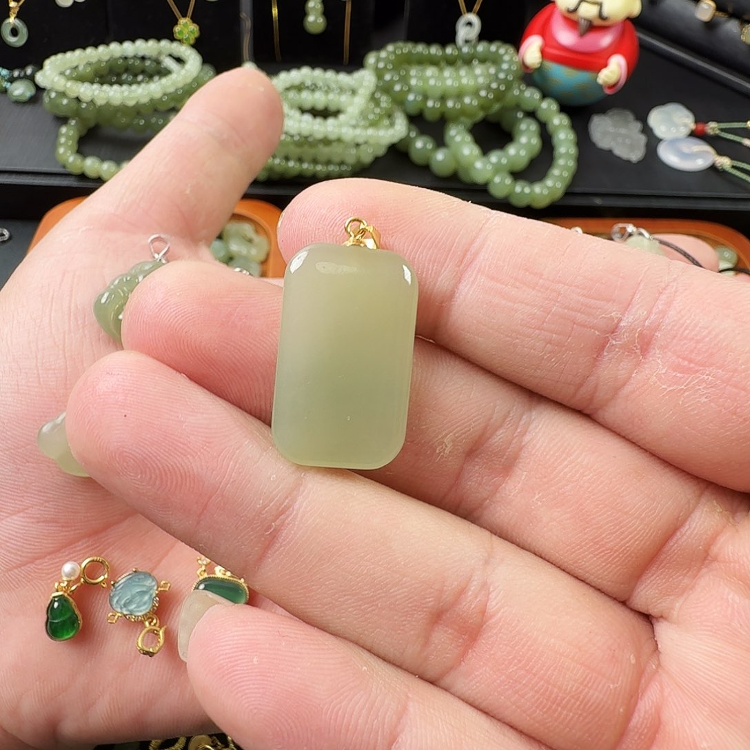 欧***豪和田玉银S925镶嵌颈饰