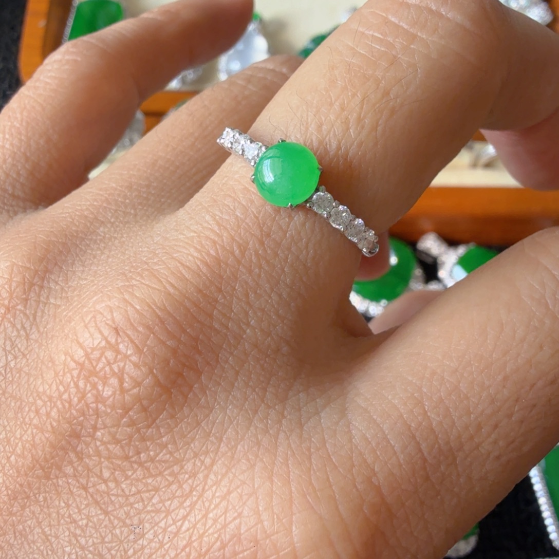 翡翠18K金镶嵌戒指戒指