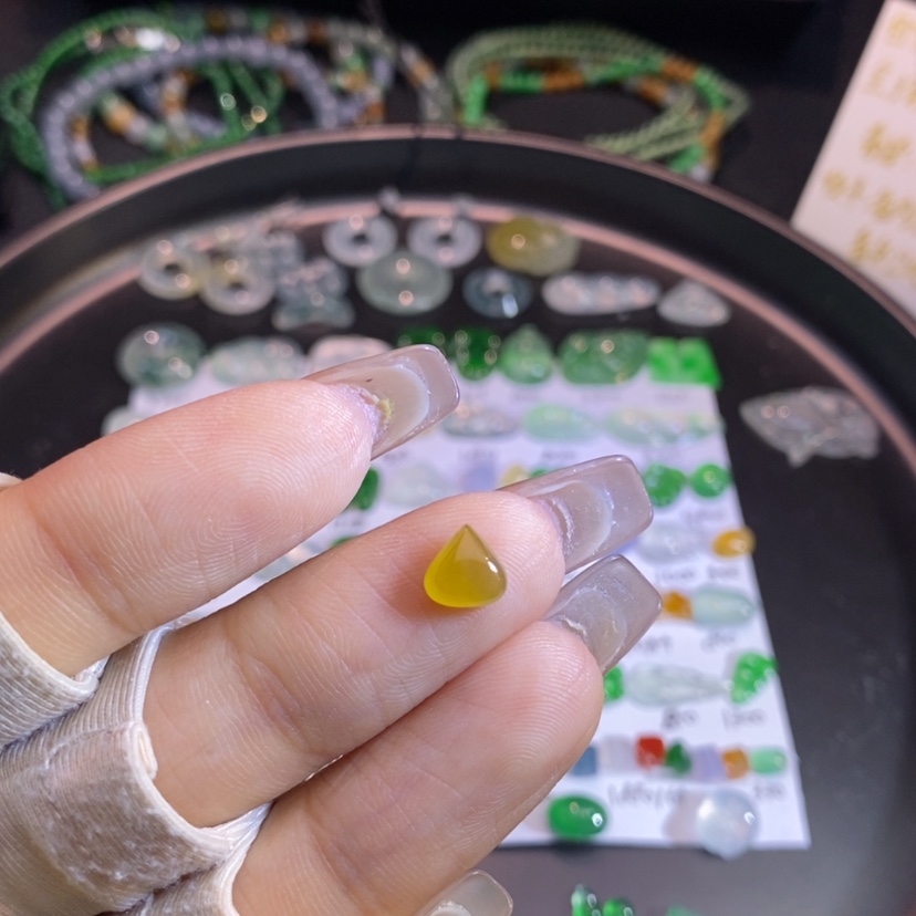 【闪购商品】翡翠挂件未镶嵌水滴