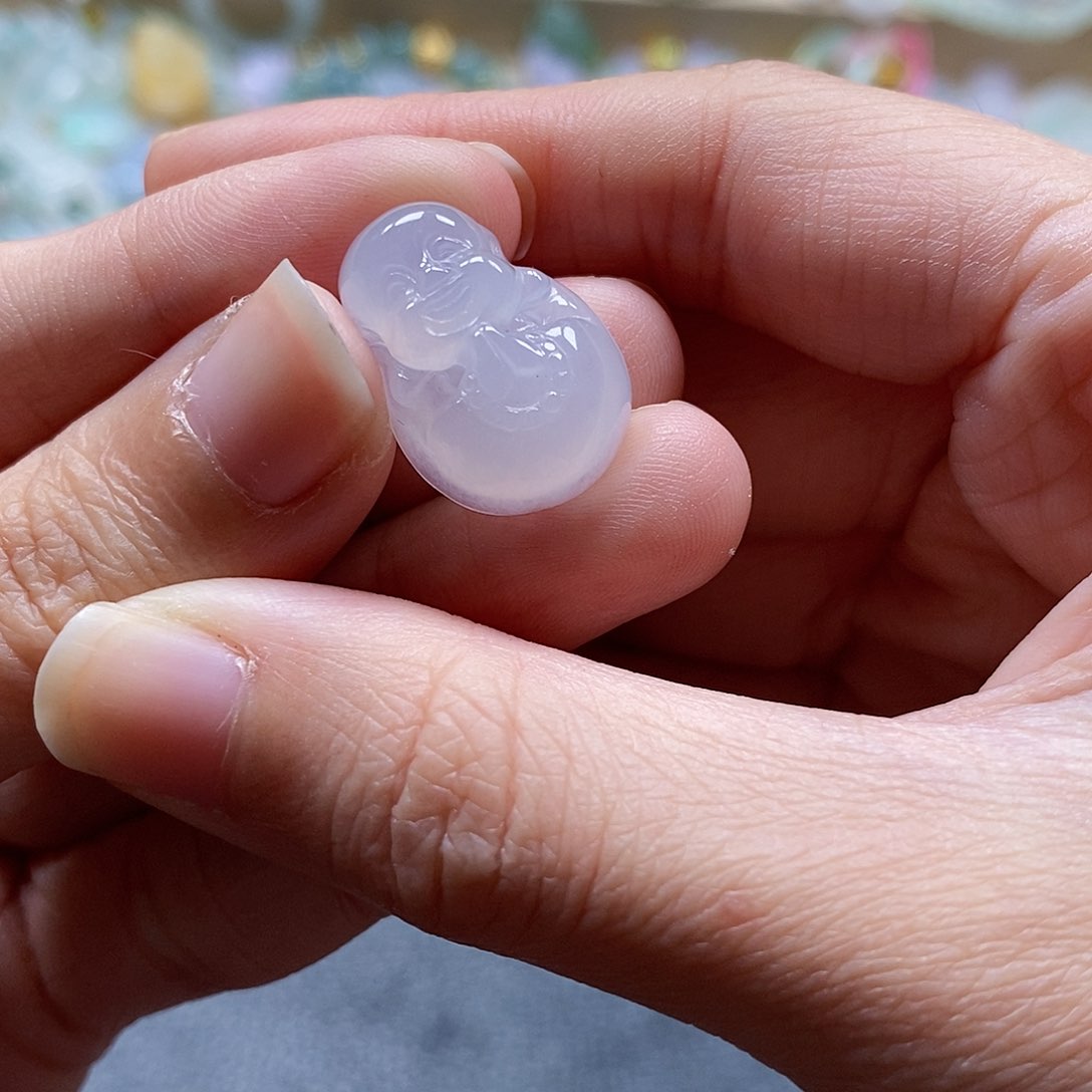 翡翠颈饰未镶嵌闪