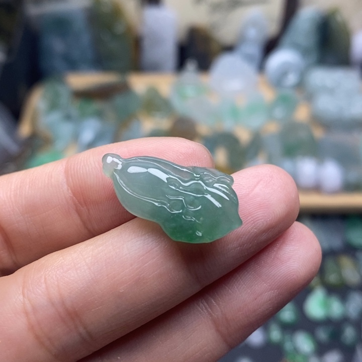 幸***家翡翠未镶嵌颈饰白菜