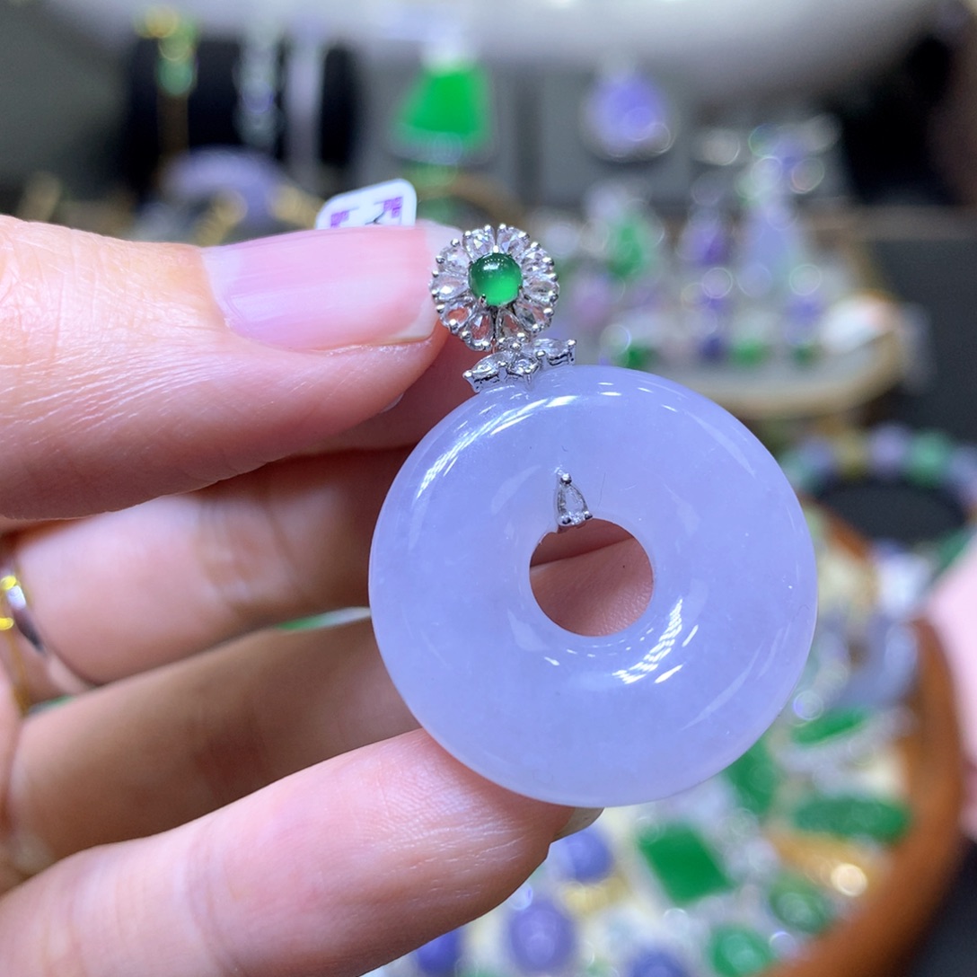 【闪购商品】翡翠颈饰18K金镶嵌翡翠吊坠项链