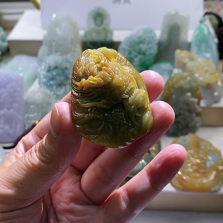 【闪购商品】翡翠颈饰未镶嵌龙牌