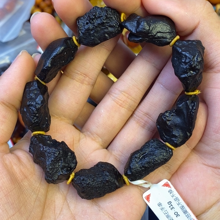 未镶嵌琥珀珠宝奇石