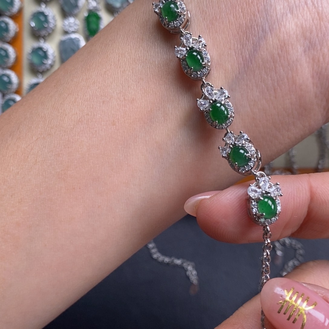 翡翠颈饰未镶嵌翡翠