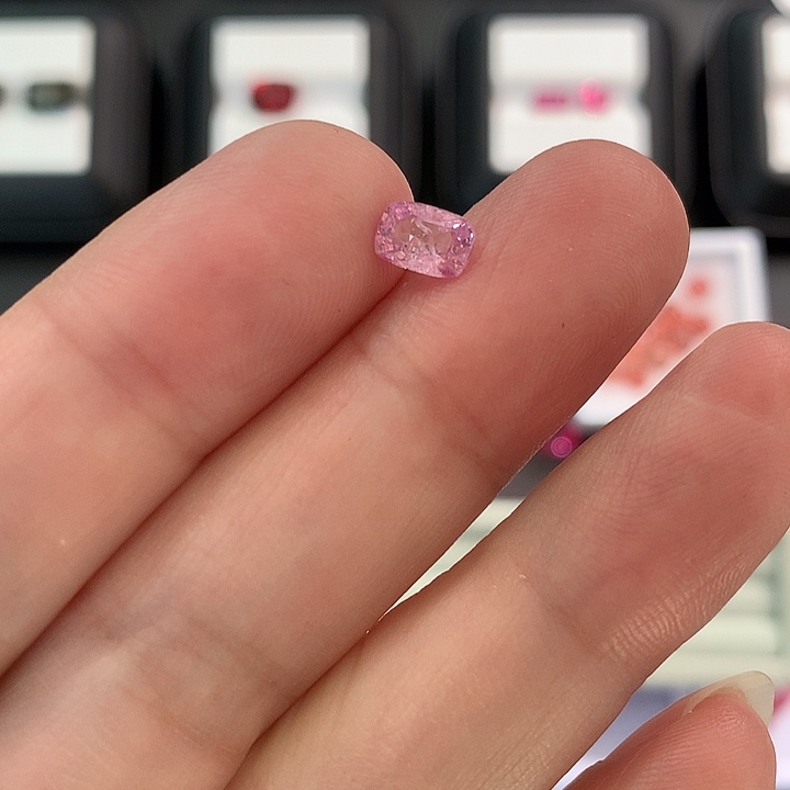 尖晶石裸石0.9克拉尖晶石