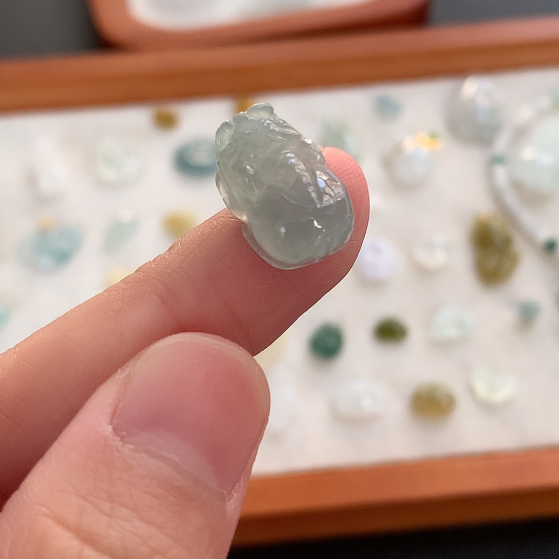 翡翠未镶嵌颈饰貔貅不完美清货