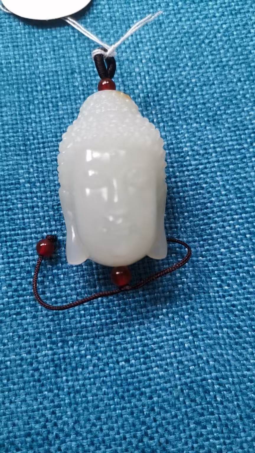 和田玉挂件雕工精细