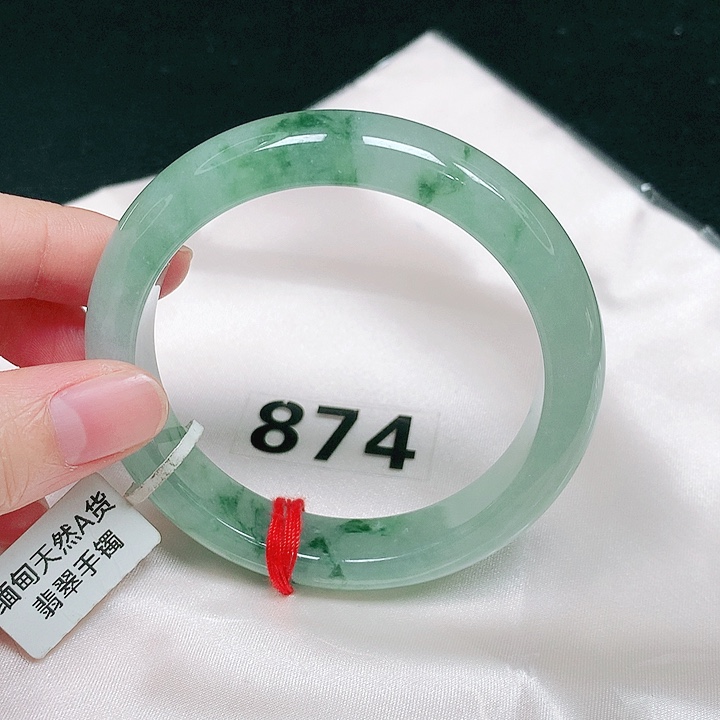 那***天翡翠未镶嵌手镯翡翠手镯未镶嵌