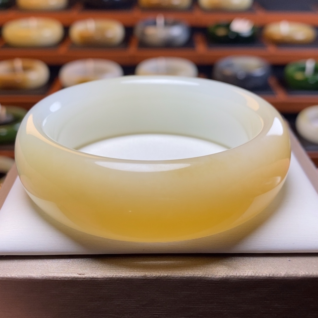 未镶嵌手镯和田玉（糖玉）55圈