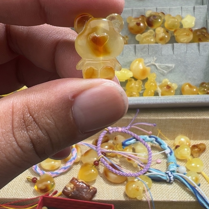 琥珀吊坠(不含链)未镶嵌2克蜜蜡小熊