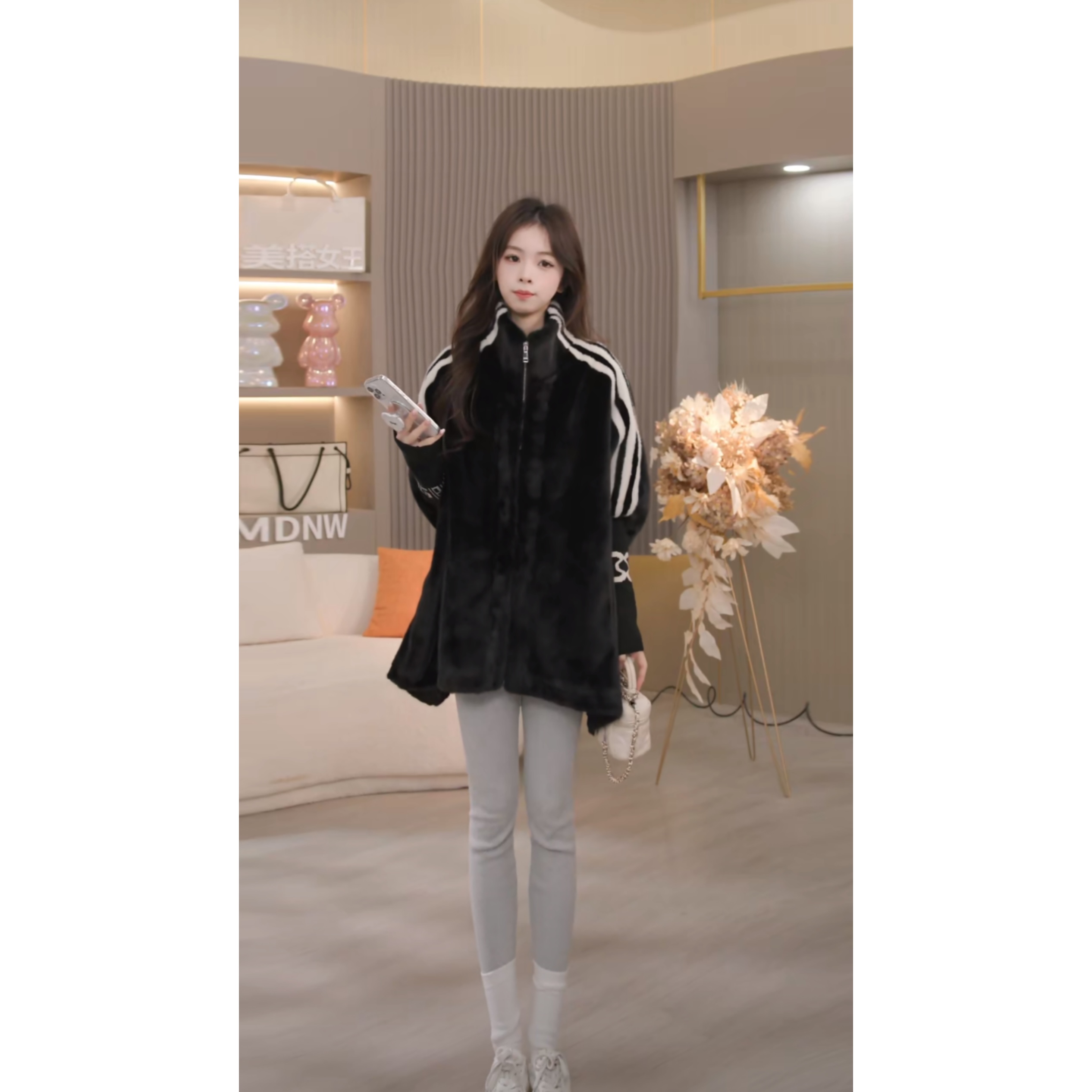 【炸】2024设计师新款温暖保暖连帽毛毛字母外套WT036