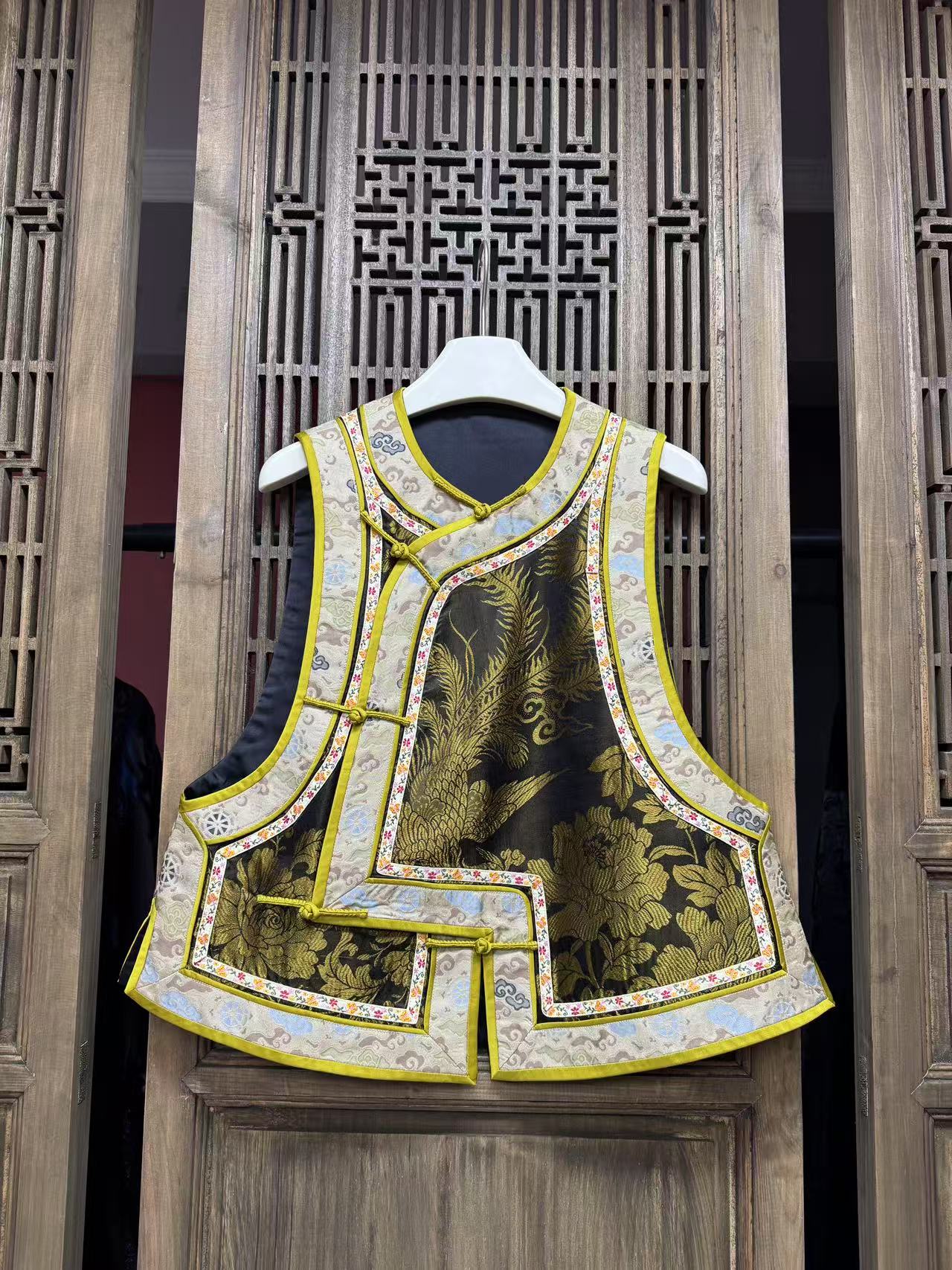 云喜老缎双层圆领拼宋锦琵琶襟马甲16
