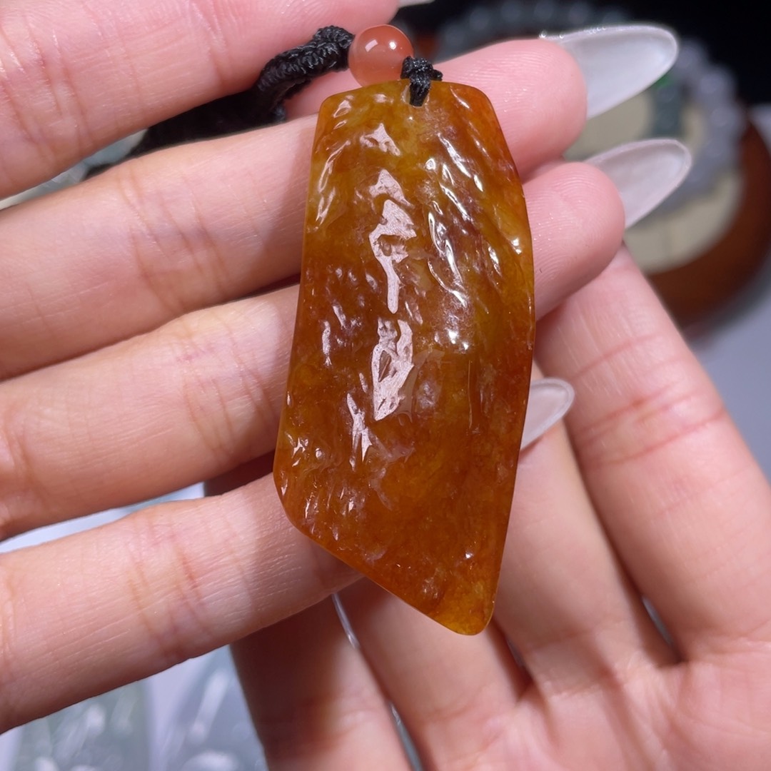 翡翠颈饰未镶嵌黄翡