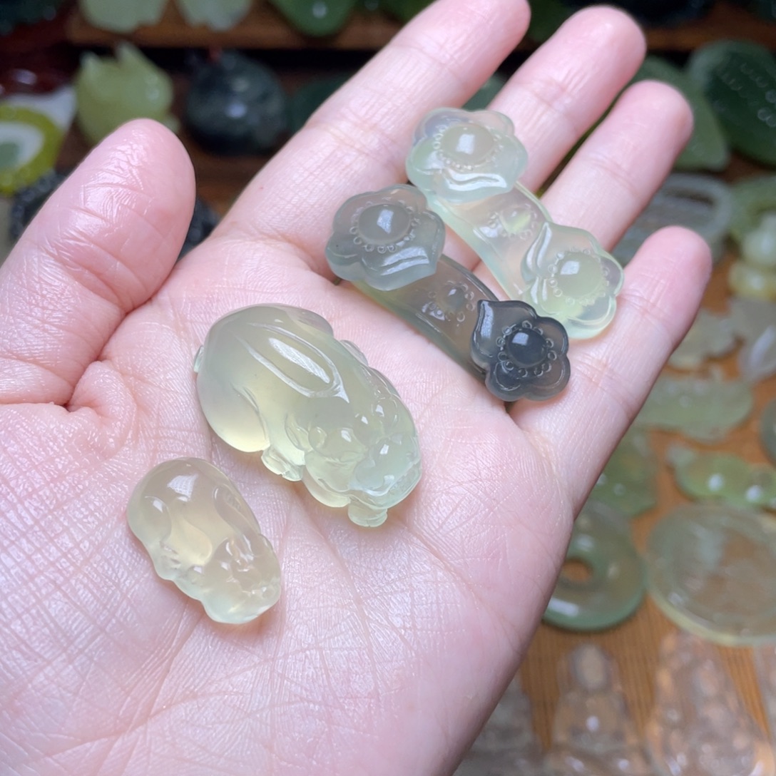 蛋***糕蛇纹石玉未镶嵌吊坠