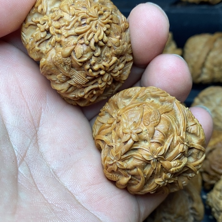 文玩核桃把件?****g梅兰竹菊