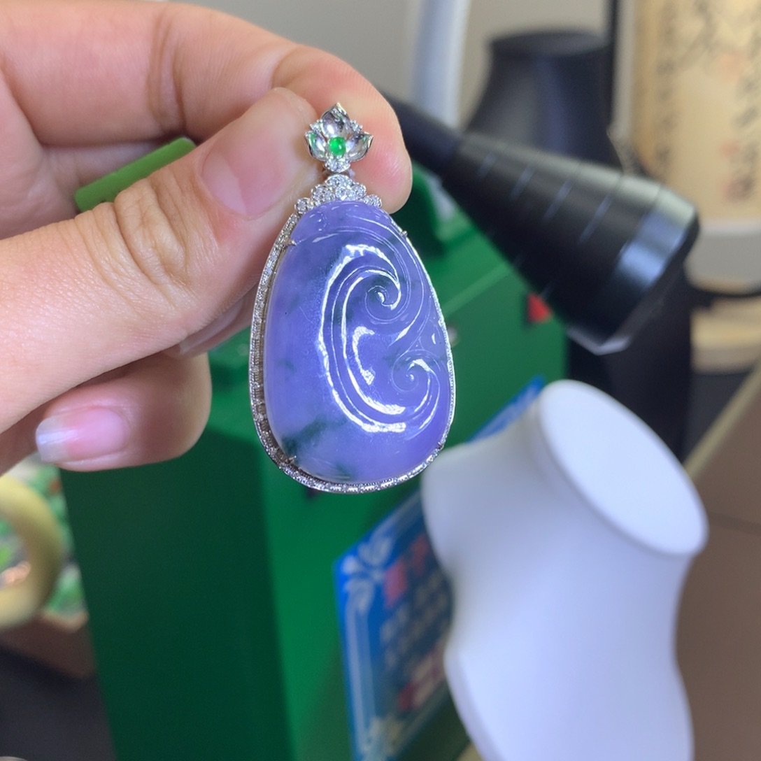 翡翠颈饰18K金镶嵌翡翠