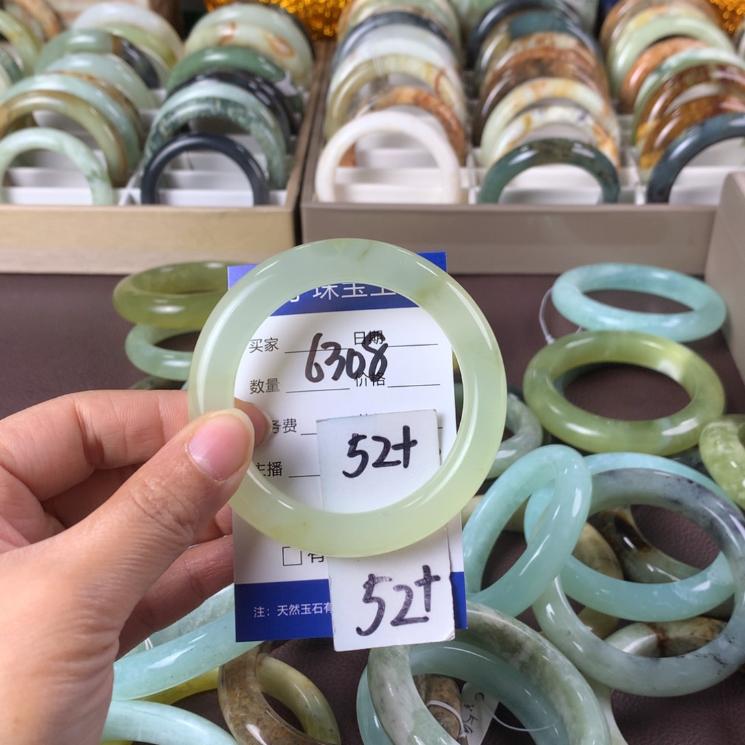 蛇纹石玉手镯未镶嵌6308