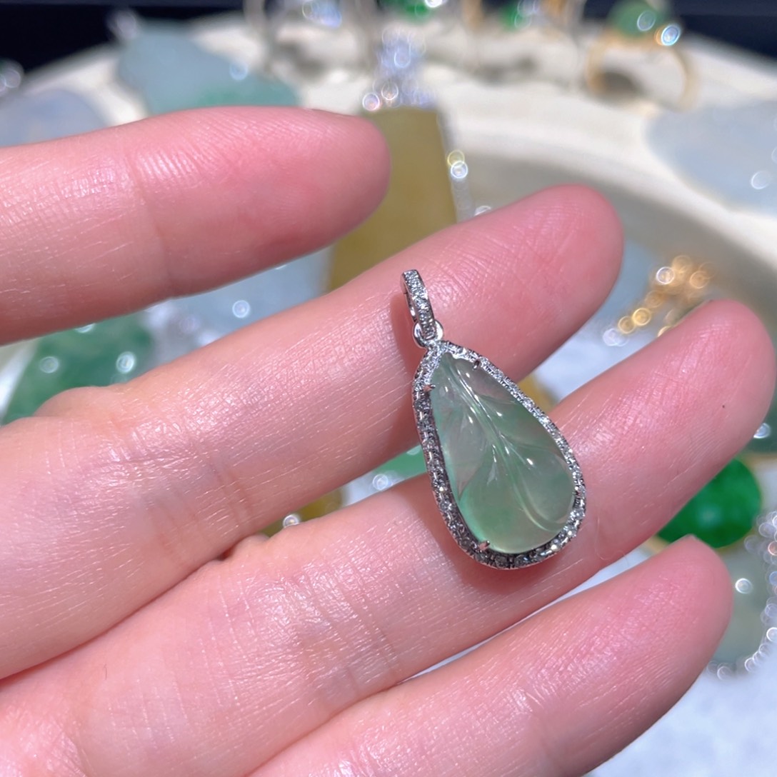 翡翠颈饰18K金镶嵌翡翠