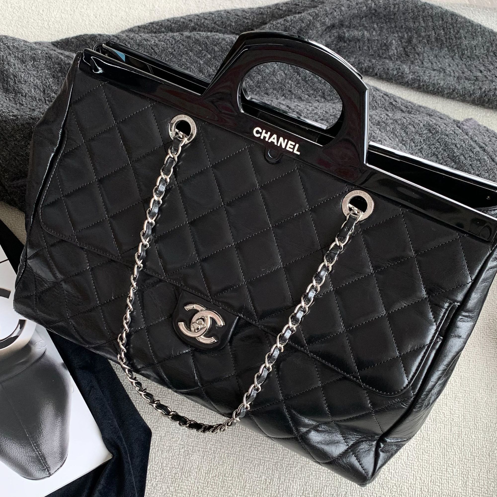 95新 Chanel/香奈儿 黑银亚克力衣架包 38cm 18722724
