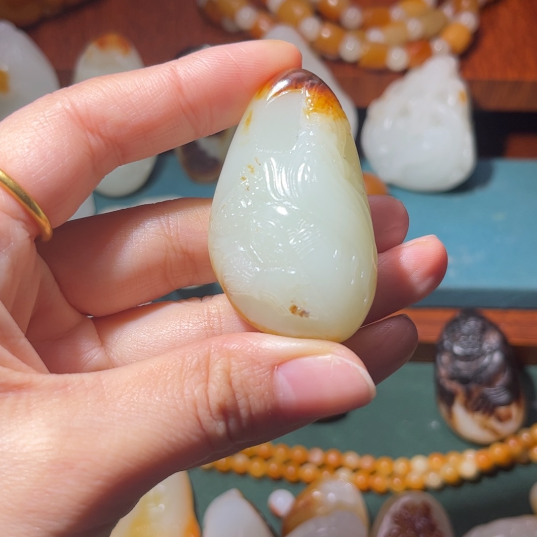 懂****和田玉未镶嵌颈饰