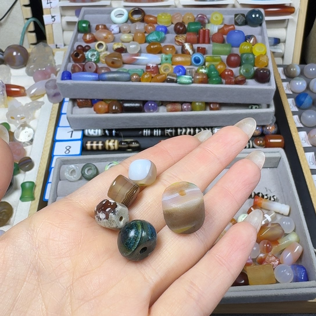 霓***衣玛瑙/玉髓未镶嵌天然玛瑙