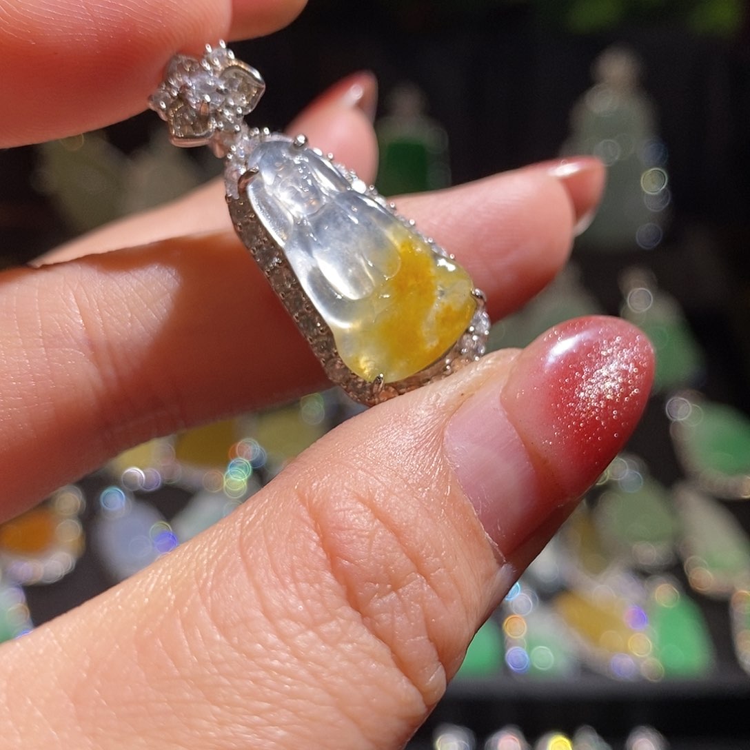 颈饰银S925镶嵌翡翠小***?天然翡翠